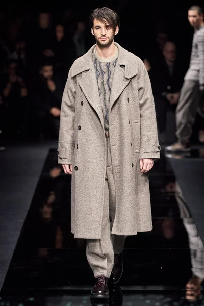 Look 18